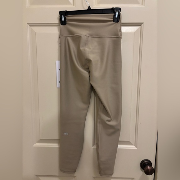 NWT! ☀️Alo 7/8 High Waist Airlift Legging☀️. Size Small. Color Gravel. - Picture 5 of 9